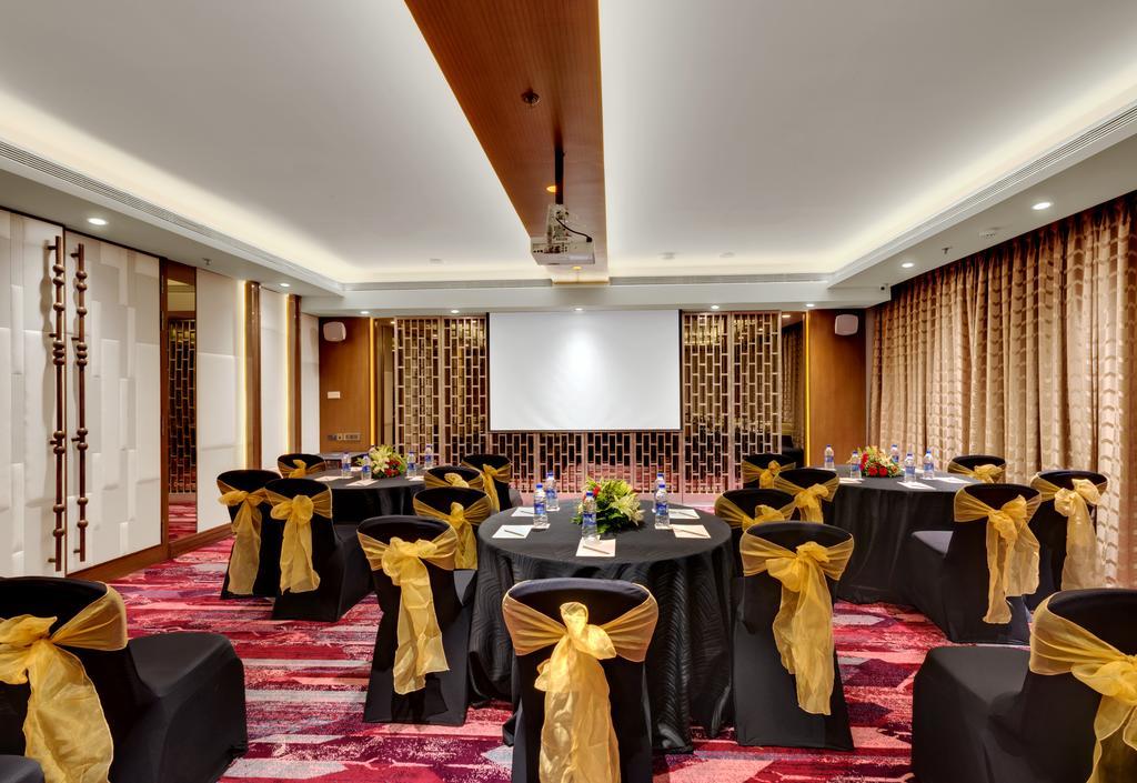 The Fern - Goregaon Mumbai Bagian luar foto