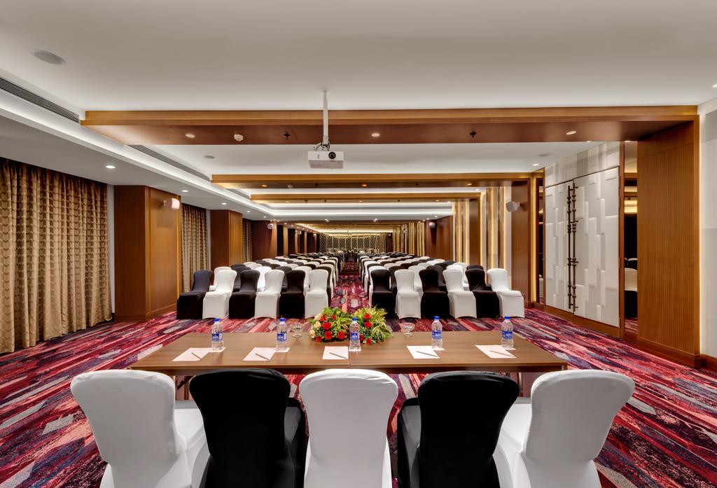 The Fern - Goregaon Mumbai Bagian luar foto